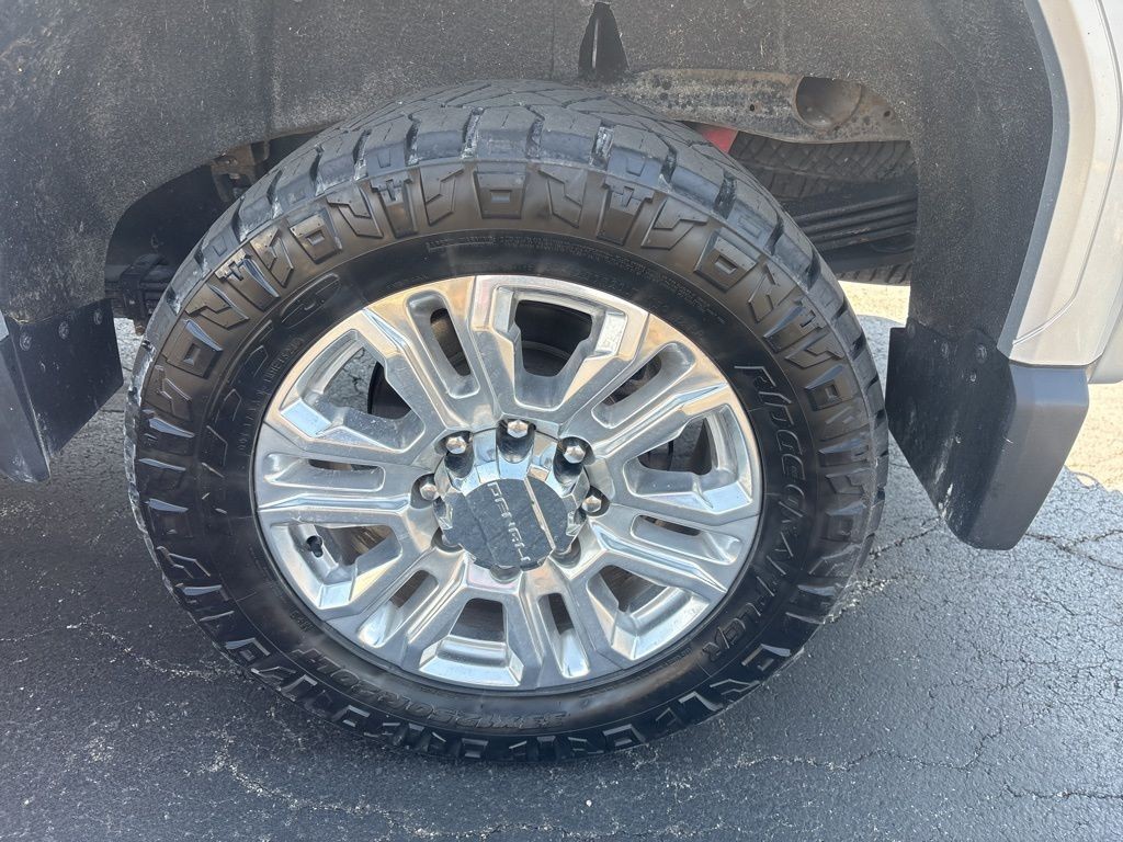 GMC Sierra 2500HD Vehicle Full-screen Gallery Image 4