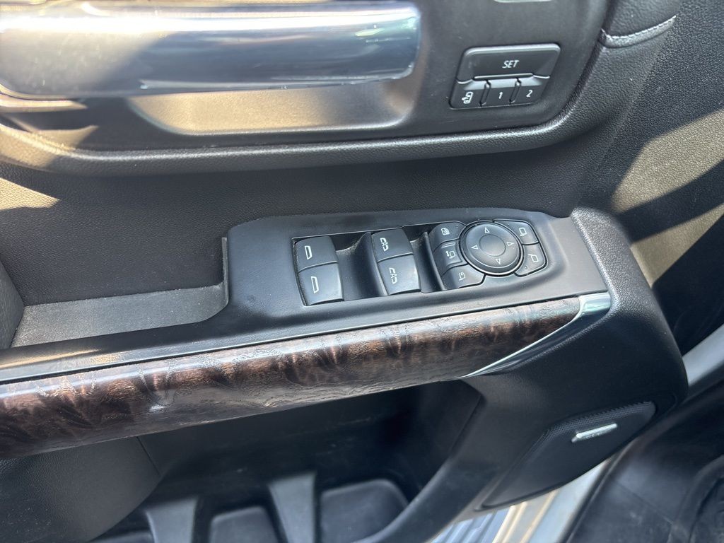 GMC Sierra 2500HD Vehicle Full-screen Gallery Image 9