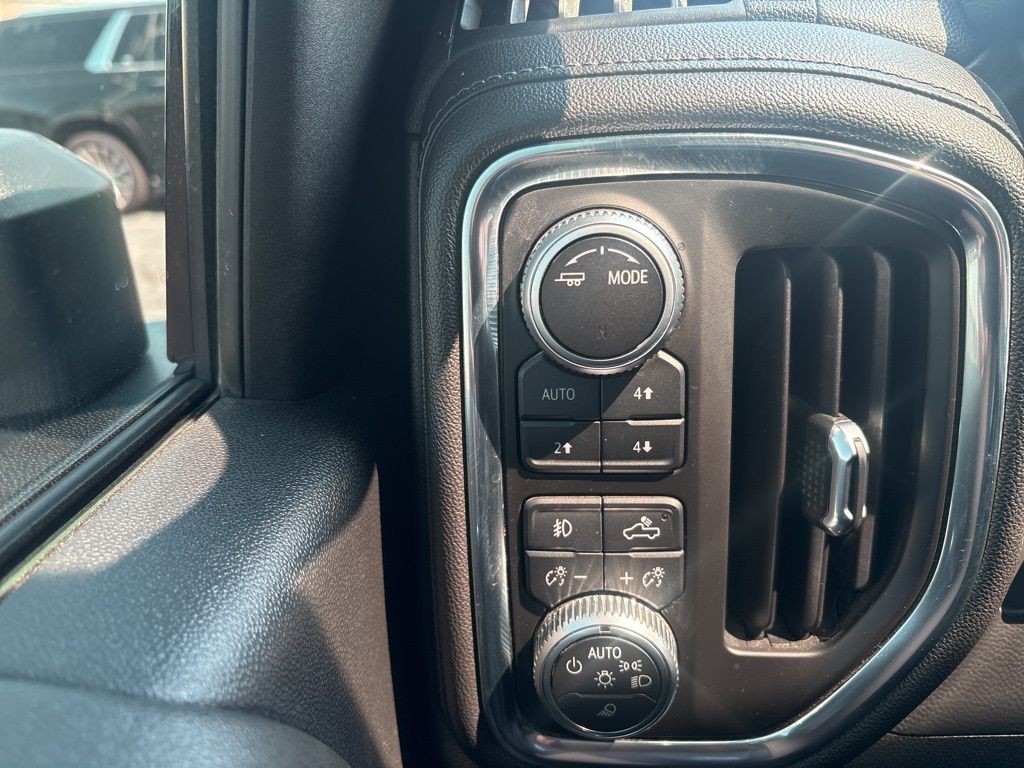 GMC Sierra 2500HD Vehicle Full-screen Gallery Image 10