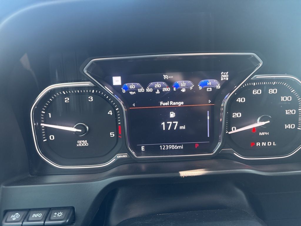 GMC Sierra 2500HD Vehicle Full-screen Gallery Image 11