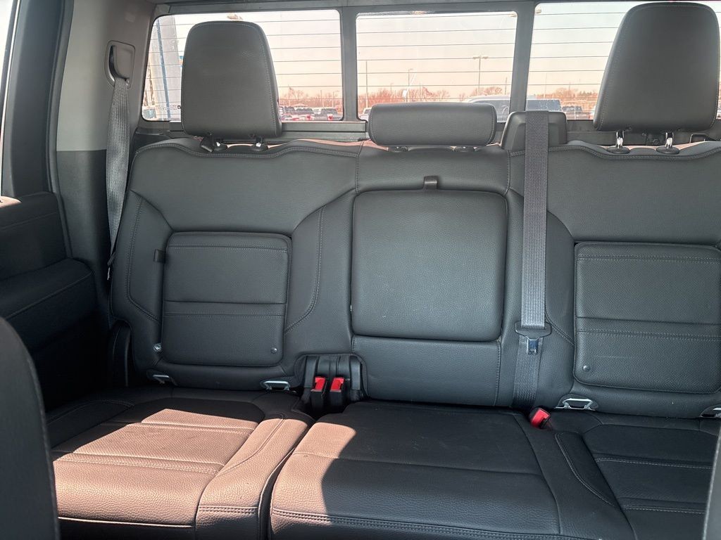 GMC Sierra 2500HD Vehicle Full-screen Gallery Image 15