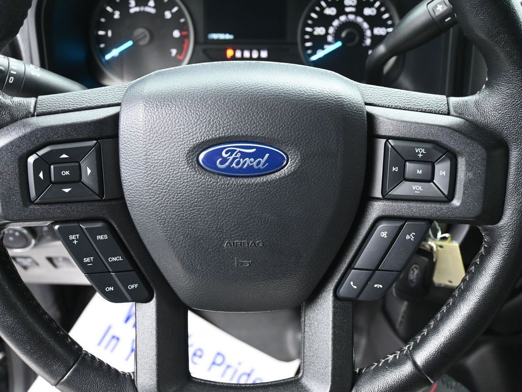 Ford F-150 Vehicle Full-screen Gallery Image 18