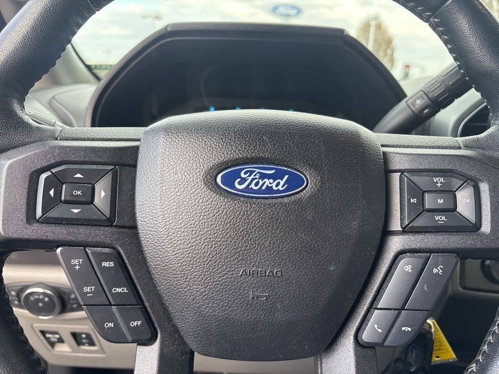 Ford F-150 Vehicle Full-screen Gallery Image 12