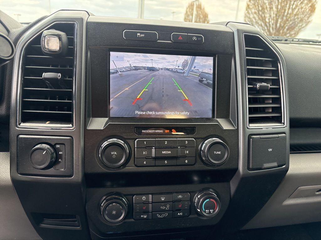 Ford F-150 Vehicle Full-screen Gallery Image 14