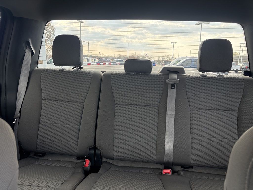 Ford F-150 Vehicle Full-screen Gallery Image 15