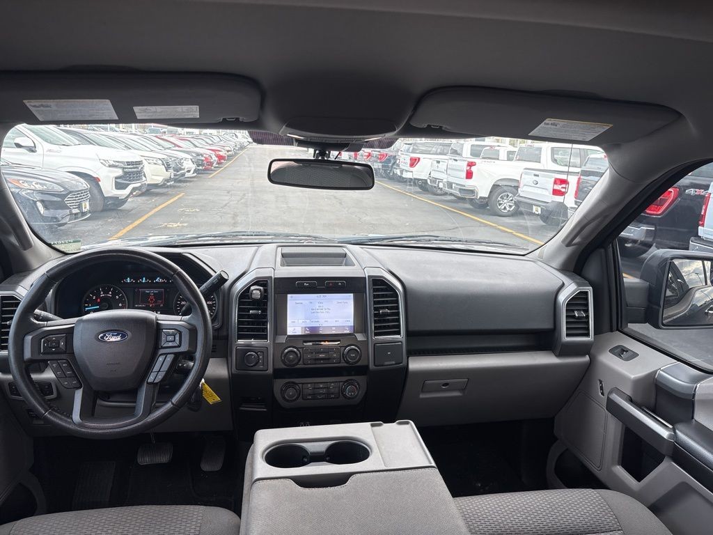 Ford F-150 Vehicle Full-screen Gallery Image 16