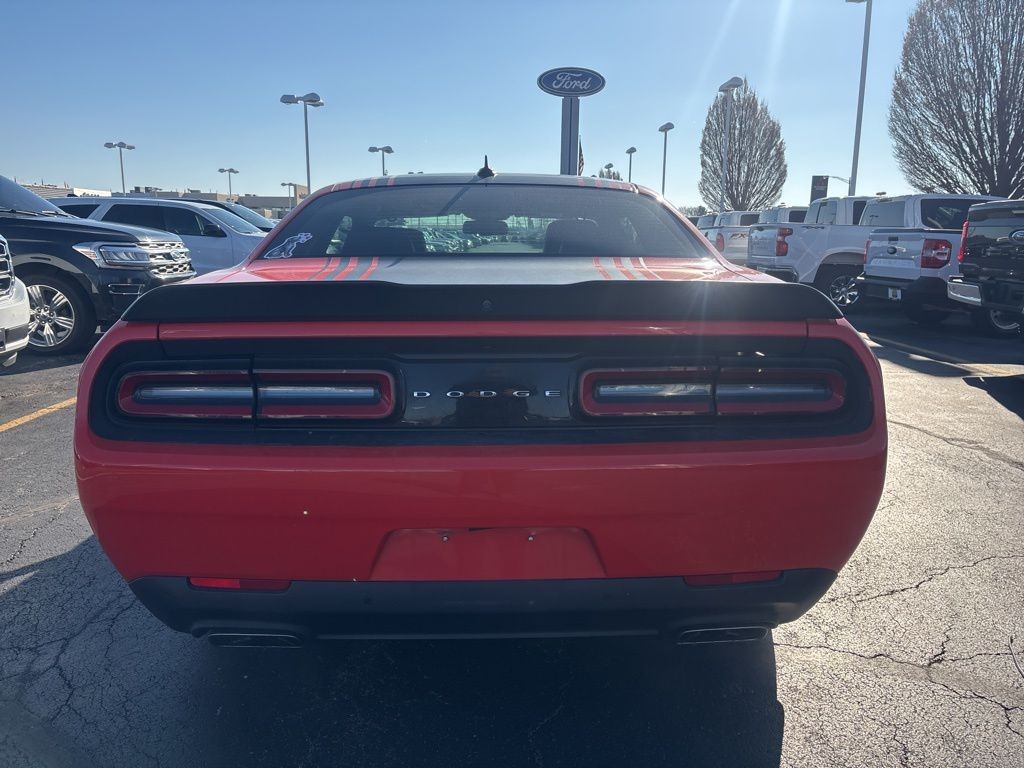 Dodge Challenger Vehicle Full-screen Gallery Image 5
