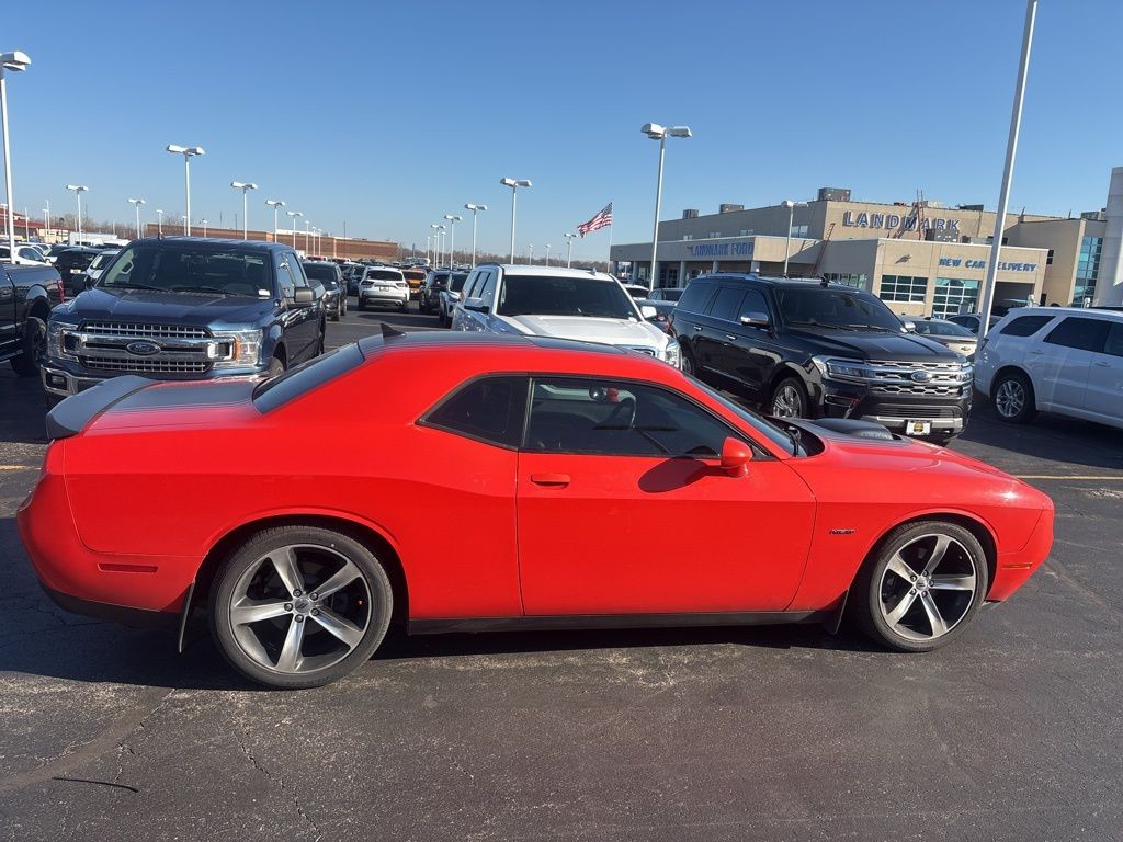Dodge Challenger Vehicle Full-screen Gallery Image 7