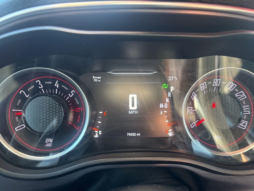 Dodge Challenger Vehicle Full-screen Gallery Image 11