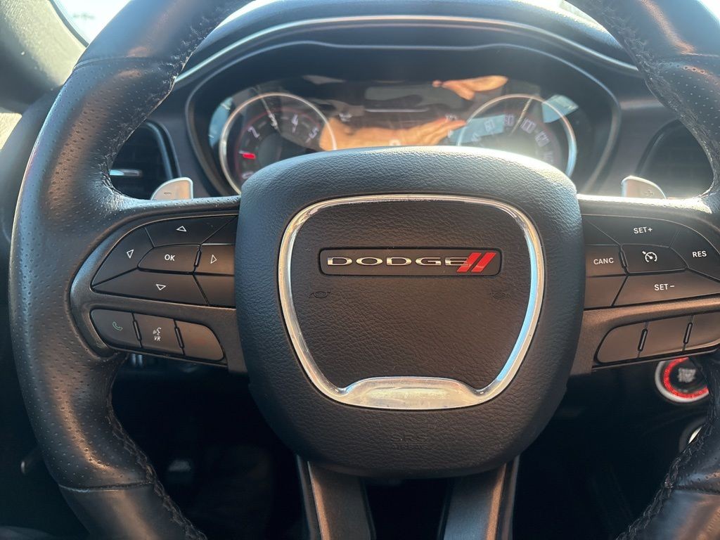 Dodge Challenger Vehicle Full-screen Gallery Image 12