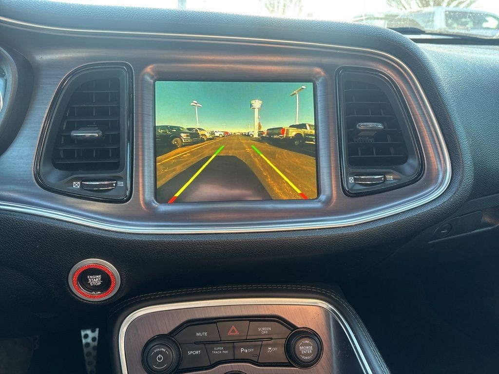 Dodge Challenger Vehicle Full-screen Gallery Image 14