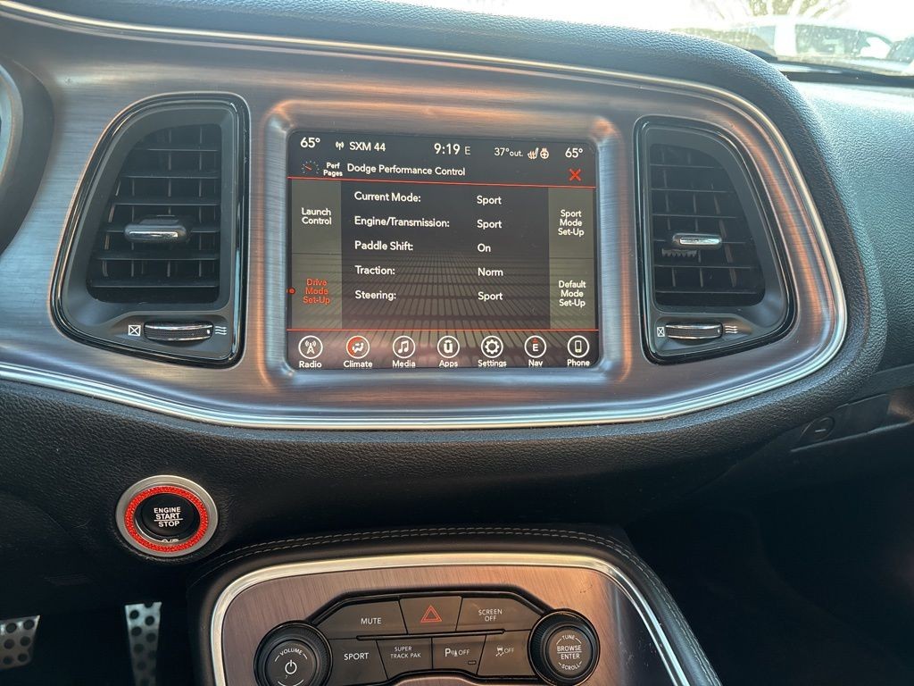 Dodge Challenger Vehicle Full-screen Gallery Image 15