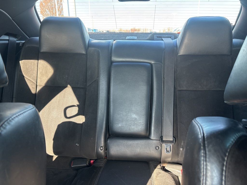 Dodge Challenger Vehicle Full-screen Gallery Image 16