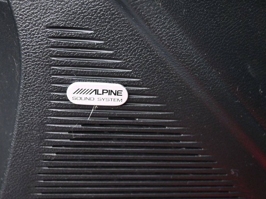 Dodge Challenger Vehicle Full-screen Gallery Image 18