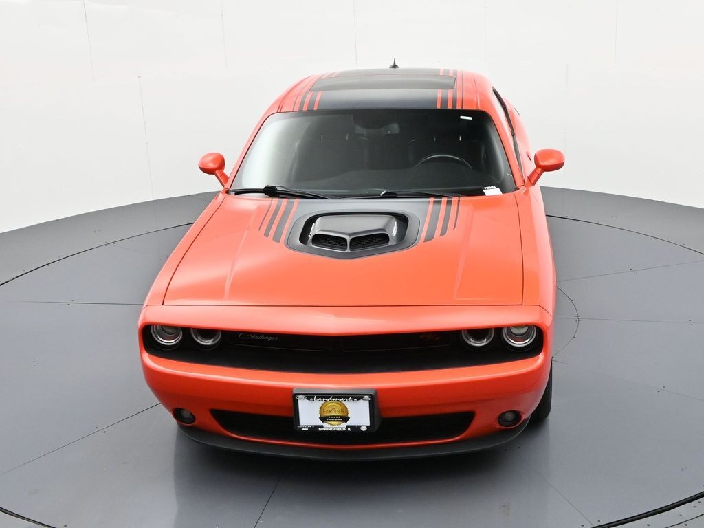 Dodge Challenger Vehicle Full-screen Gallery Image 23
