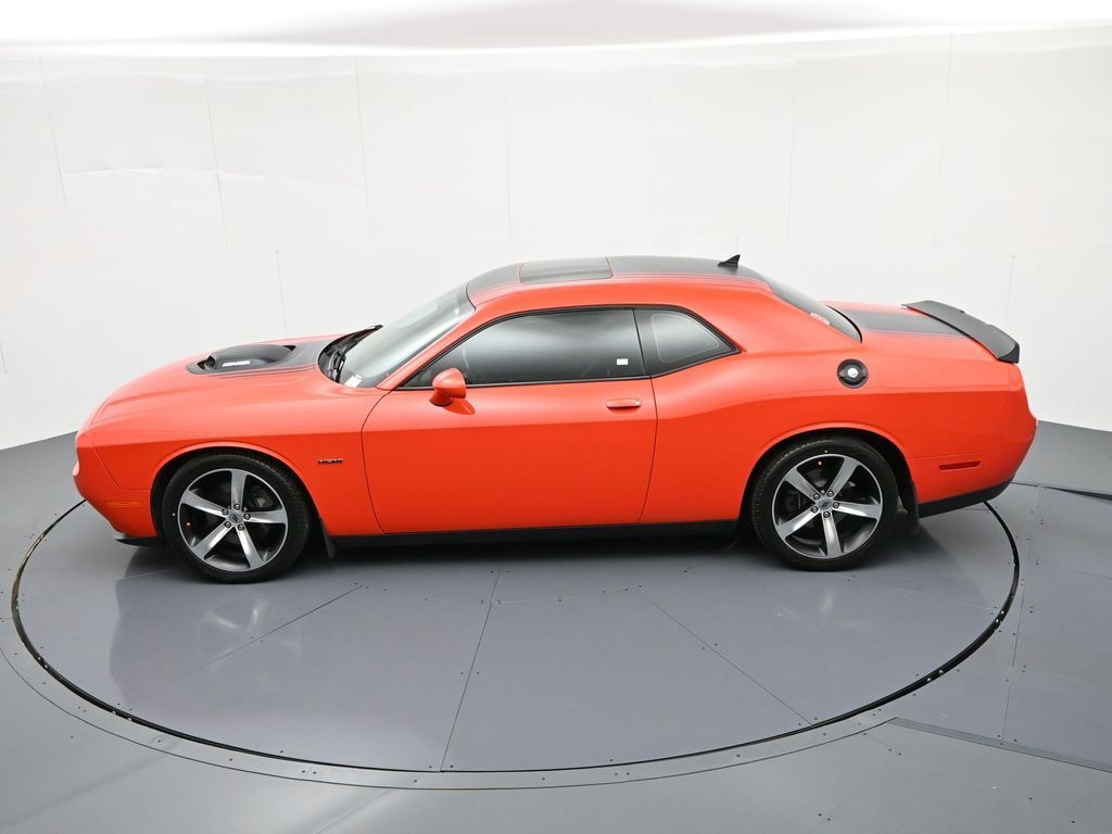 Dodge Challenger Vehicle Full-screen Gallery Image 25
