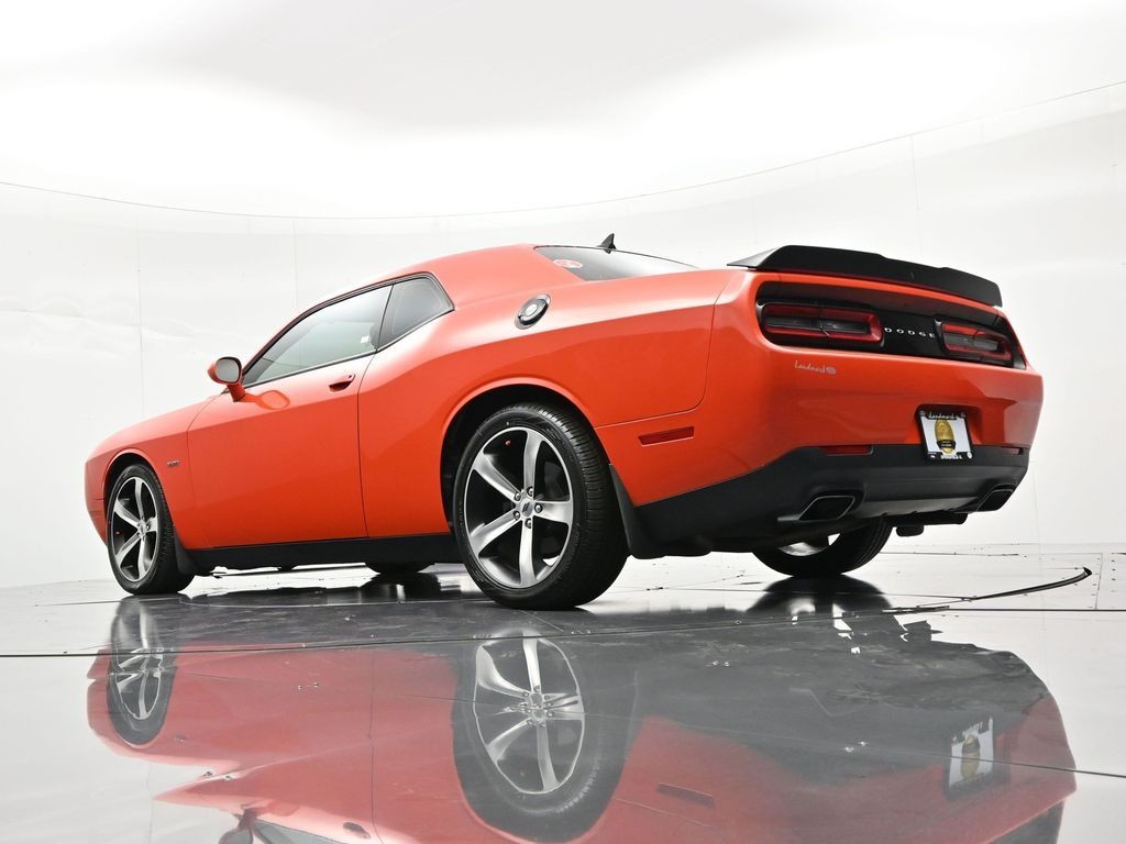 Dodge Challenger Vehicle Full-screen Gallery Image 26