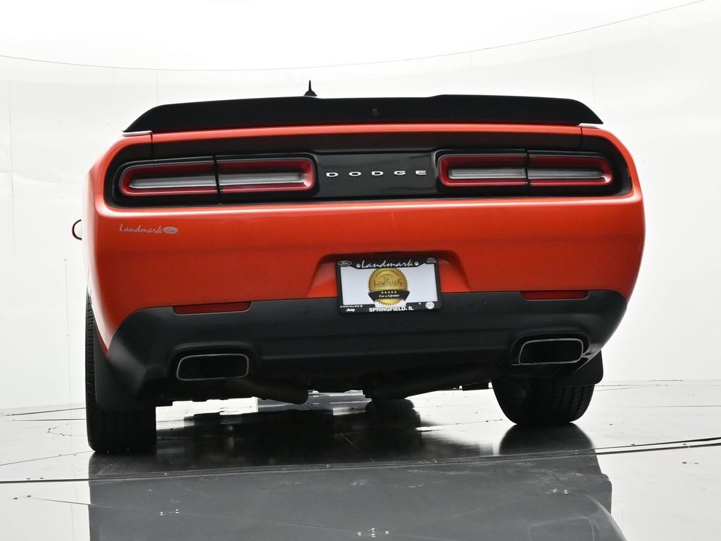 Dodge Challenger Vehicle Full-screen Gallery Image 27