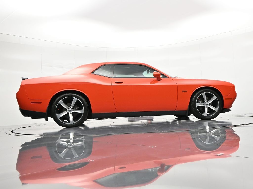 Dodge Challenger Vehicle Full-screen Gallery Image 29