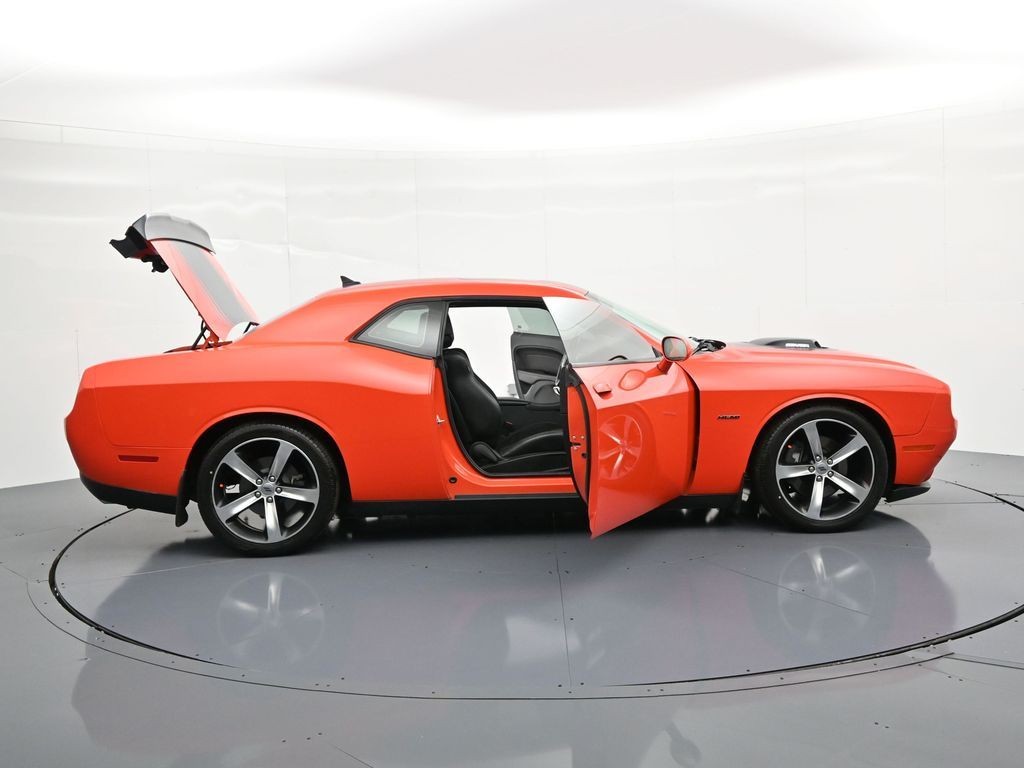 Dodge Challenger Vehicle Full-screen Gallery Image 30