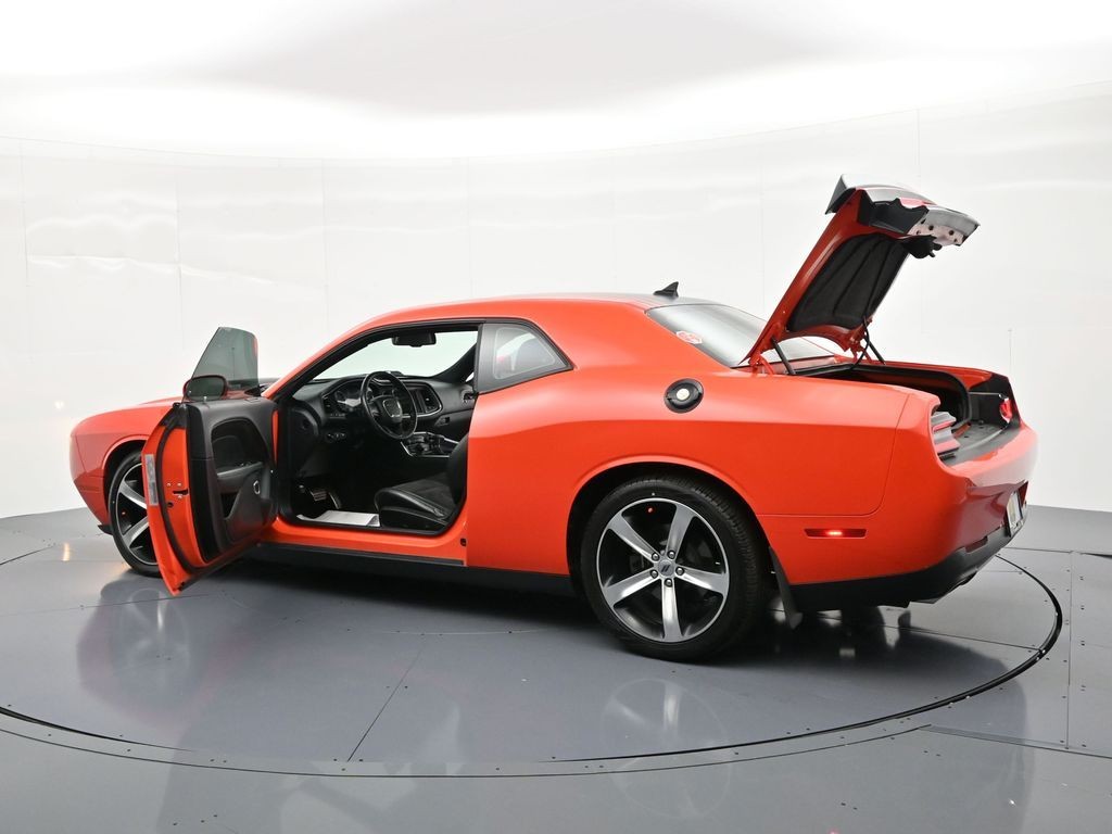 Dodge Challenger Vehicle Full-screen Gallery Image 31