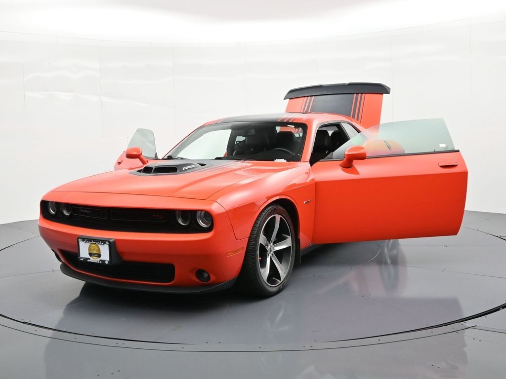 Dodge Challenger Vehicle Full-screen Gallery Image 32