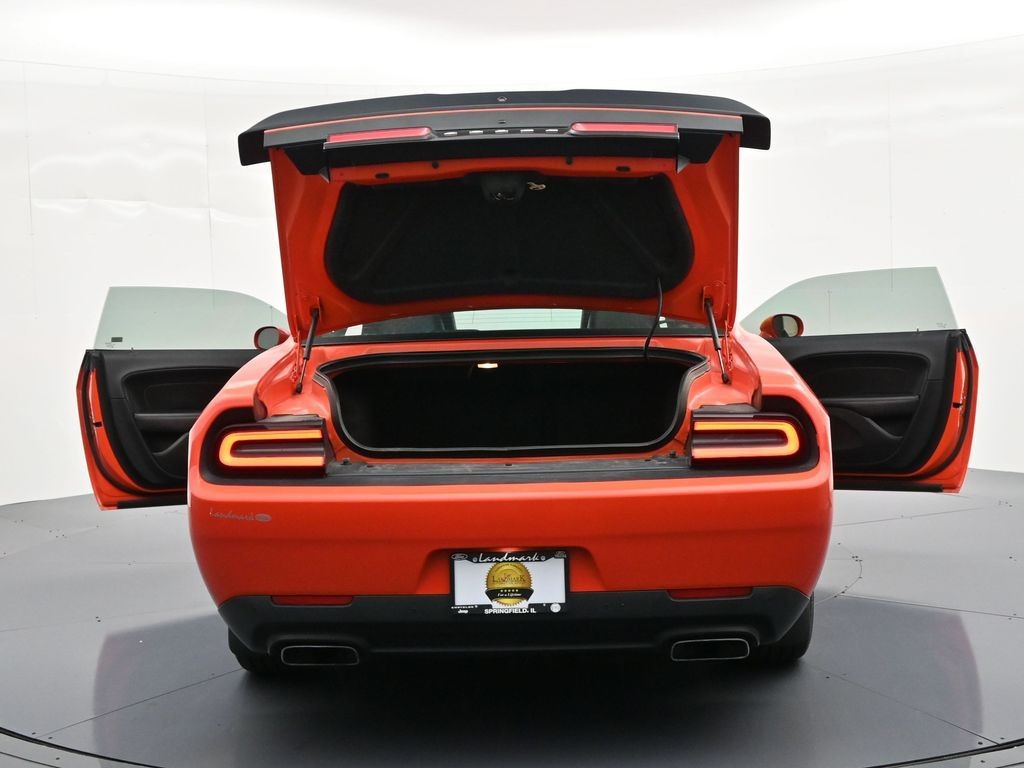 Dodge Challenger Vehicle Full-screen Gallery Image 33