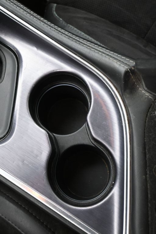 Dodge Challenger Vehicle Full-screen Gallery Image 20