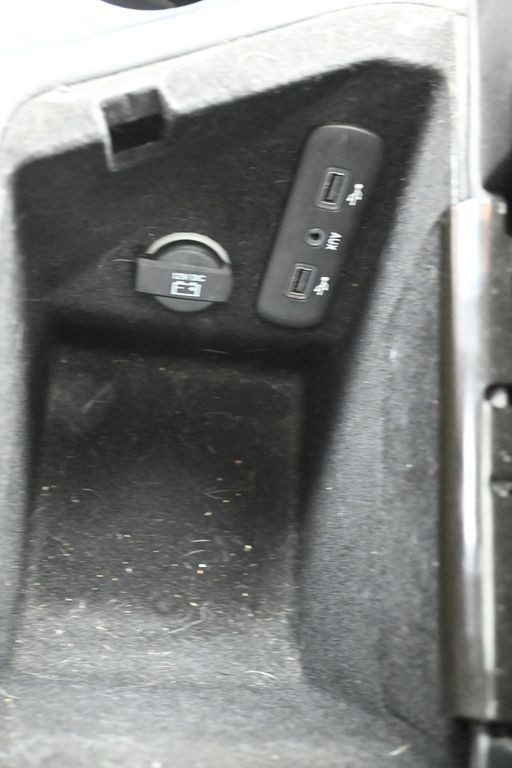 Dodge Challenger Vehicle Full-screen Gallery Image 21