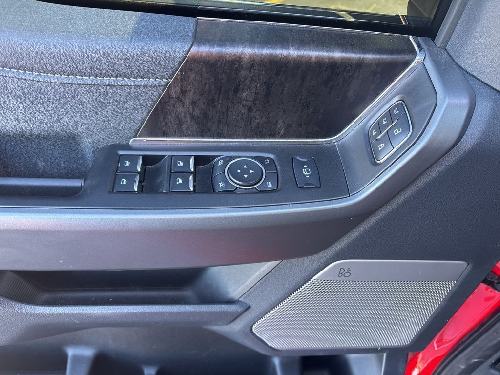 Ford Super Duty F-250 SRW Vehicle Full-screen Gallery Image 8