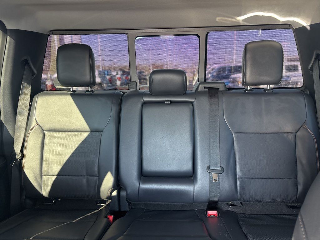 Ford Super Duty F-250 SRW Vehicle Full-screen Gallery Image 14