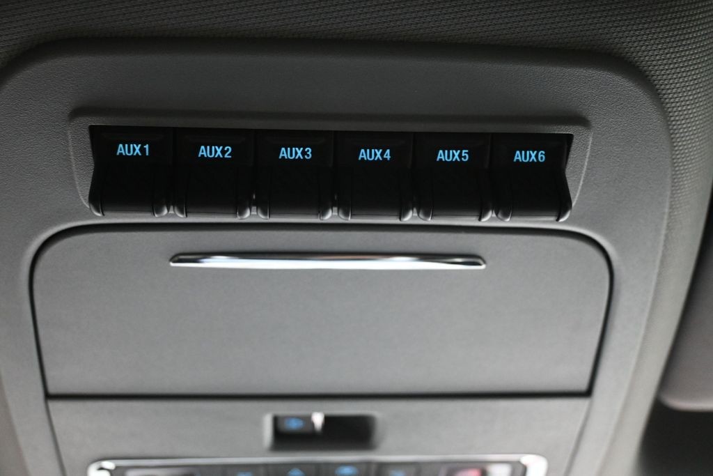 Ford Super Duty F-250 SRW Vehicle Full-screen Gallery Image 16