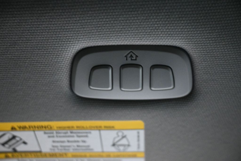 Ford Super Duty F-250 SRW Vehicle Full-screen Gallery Image 17