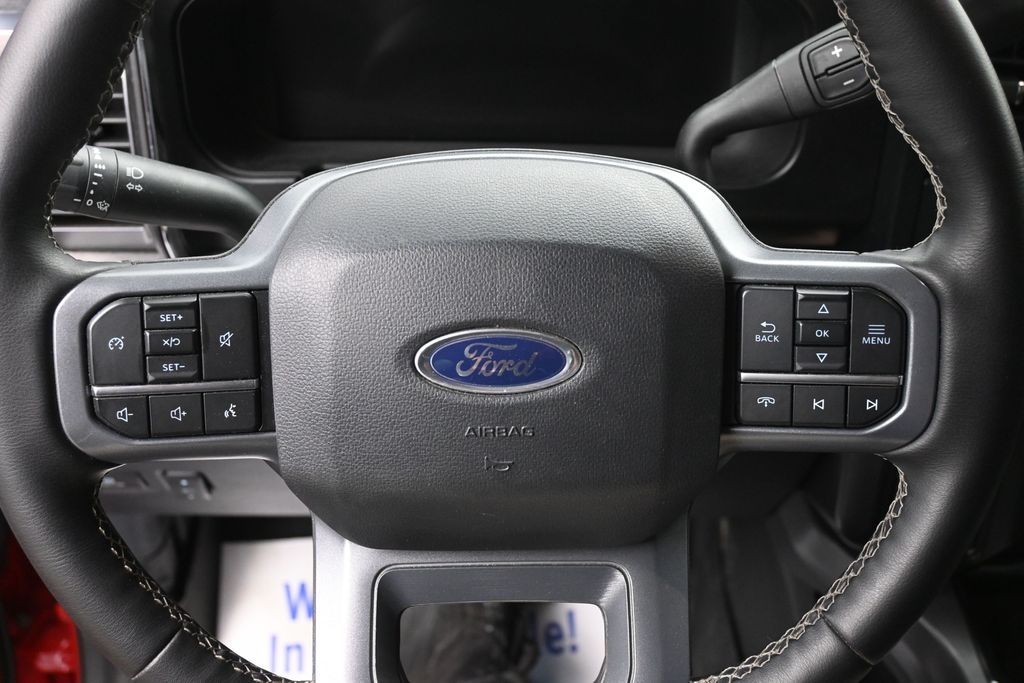 Ford Super Duty F-250 SRW Vehicle Full-screen Gallery Image 19