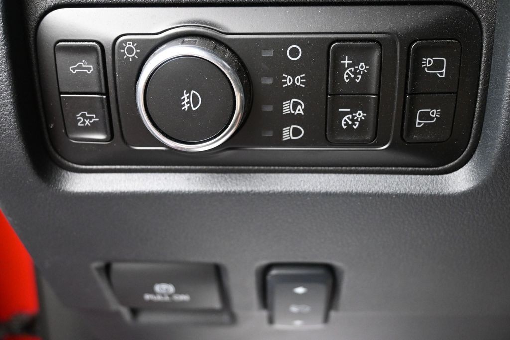 Ford Super Duty F-250 SRW Vehicle Full-screen Gallery Image 22