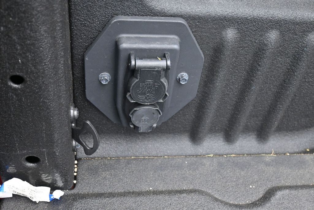 Ford Super Duty F-250 SRW Vehicle Full-screen Gallery Image 27