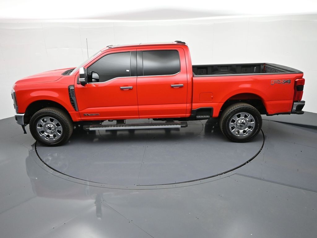 Ford Super Duty F-250 SRW Vehicle Full-screen Gallery Image 32