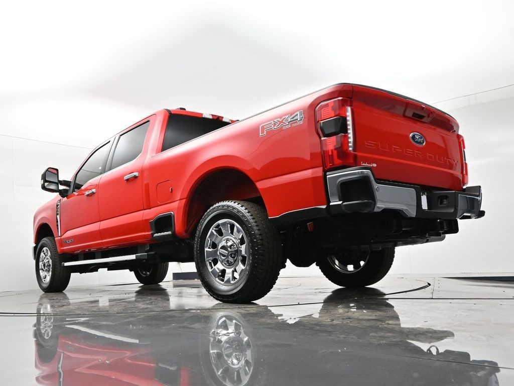 Ford Super Duty F-250 SRW Vehicle Full-screen Gallery Image 33
