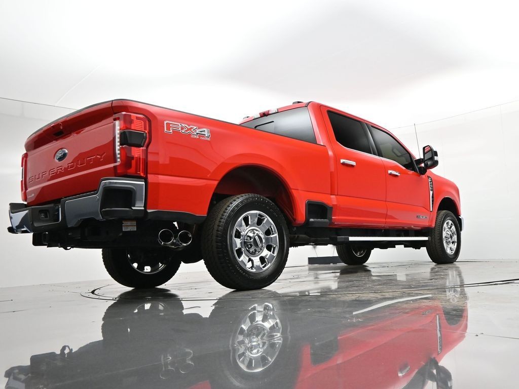Ford Super Duty F-250 SRW Vehicle Full-screen Gallery Image 35