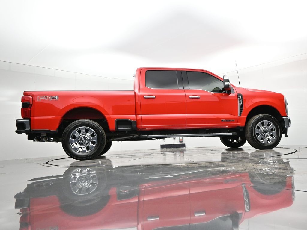 Ford Super Duty F-250 SRW Vehicle Full-screen Gallery Image 36