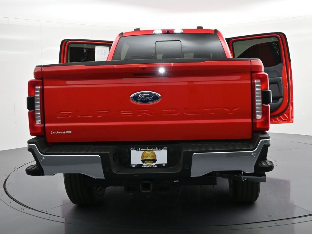 Ford Super Duty F-250 SRW Vehicle Full-screen Gallery Image 40