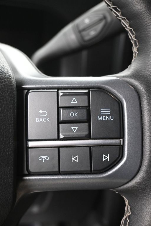 Ford Super Duty F-250 SRW Vehicle Full-screen Gallery Image 20