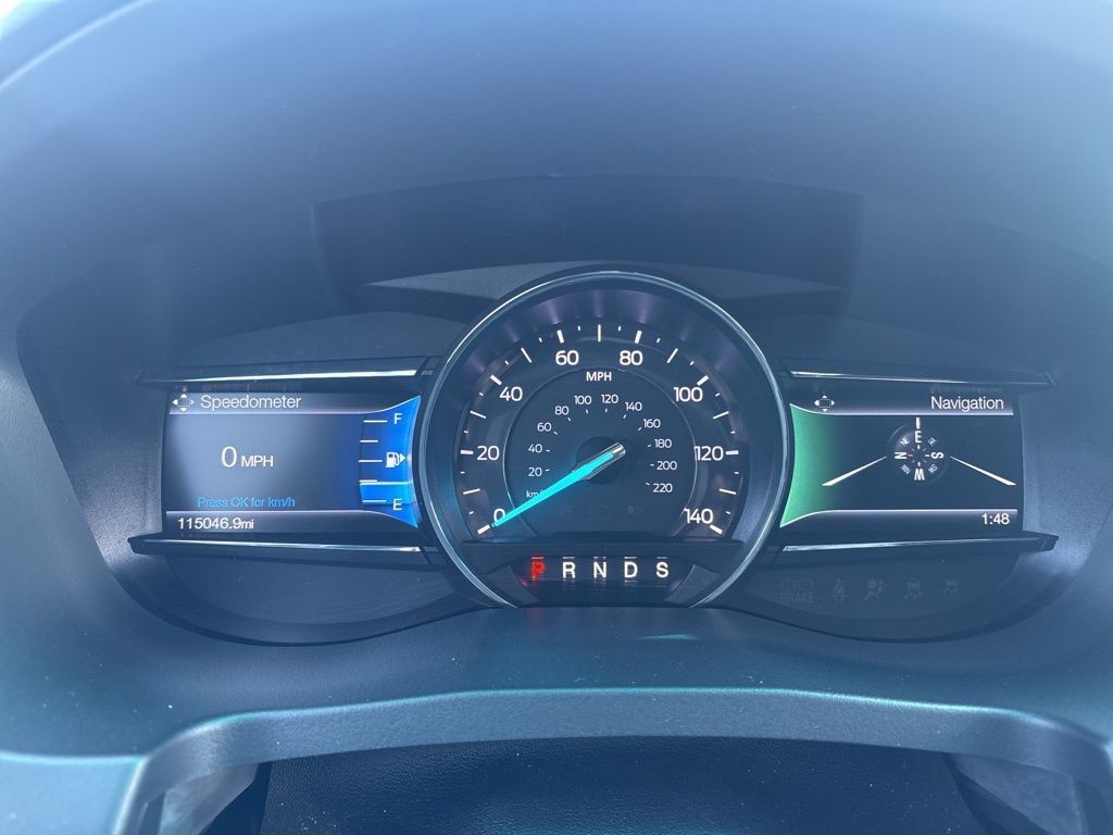 Ford Explorer Vehicle Full-screen Gallery Image 11