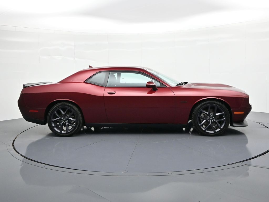 Dodge Challenger Vehicle Full-screen Gallery Image 05