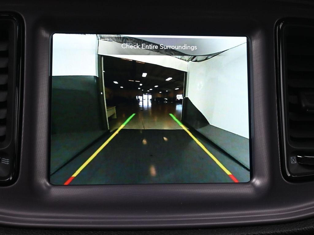 Dodge Challenger Vehicle Full-screen Gallery Image 12