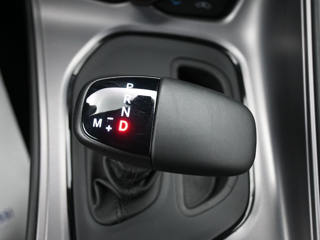 Dodge Challenger Vehicle Full-screen Gallery Image 14