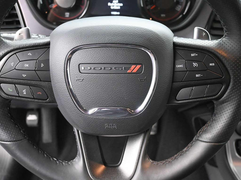 Dodge Challenger Vehicle Full-screen Gallery Image 16