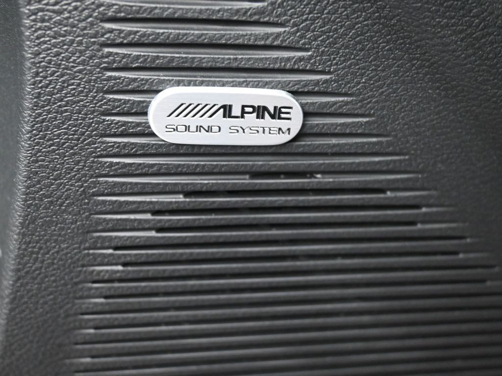 Dodge Challenger Vehicle Full-screen Gallery Image 20