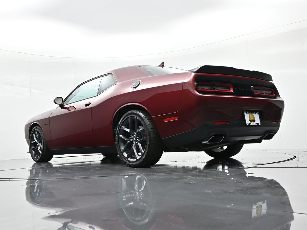 Dodge Challenger Vehicle Full-screen Gallery Image 25