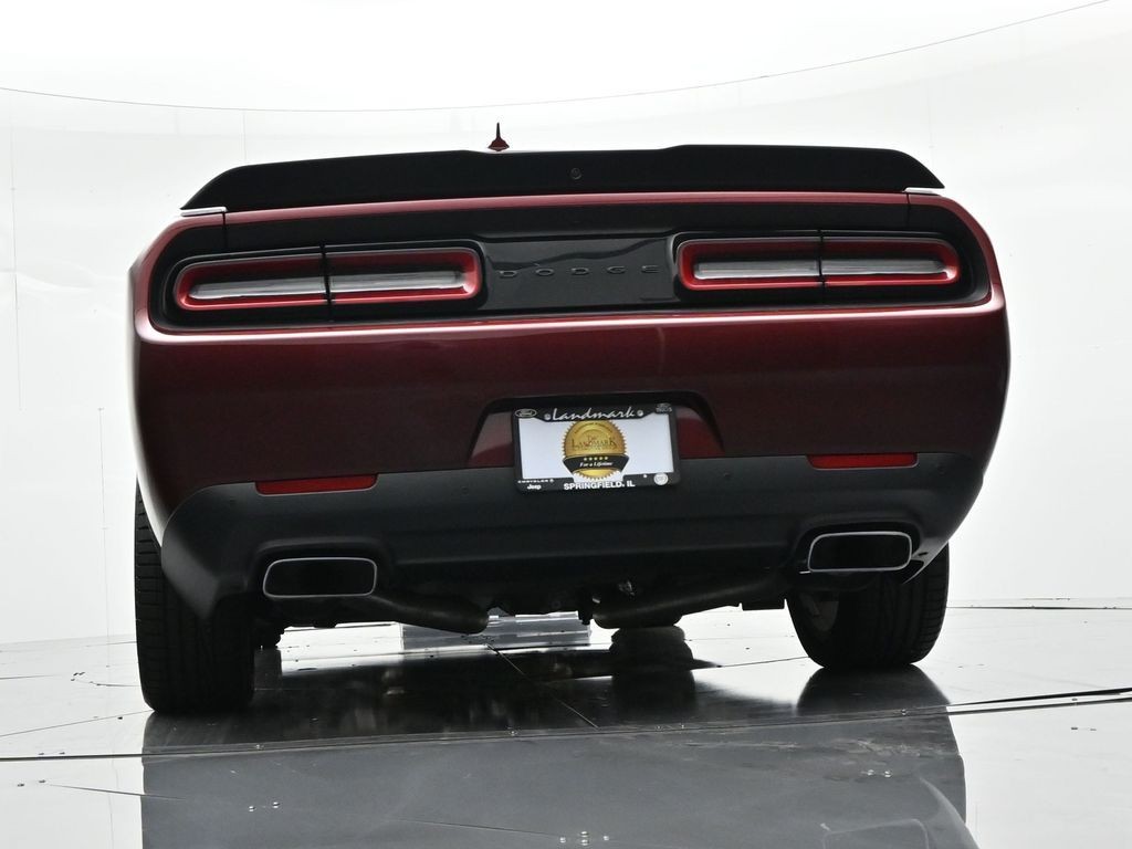 Dodge Challenger Vehicle Full-screen Gallery Image 26
